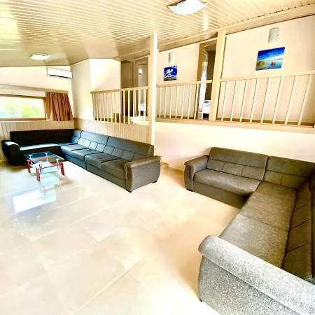 Vakantiehuis 55 & Pool - *